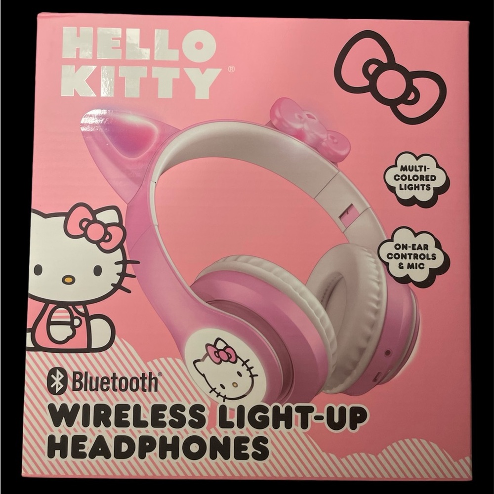 NEW In Box Hello Kitty Light-Up Headphones Wireless